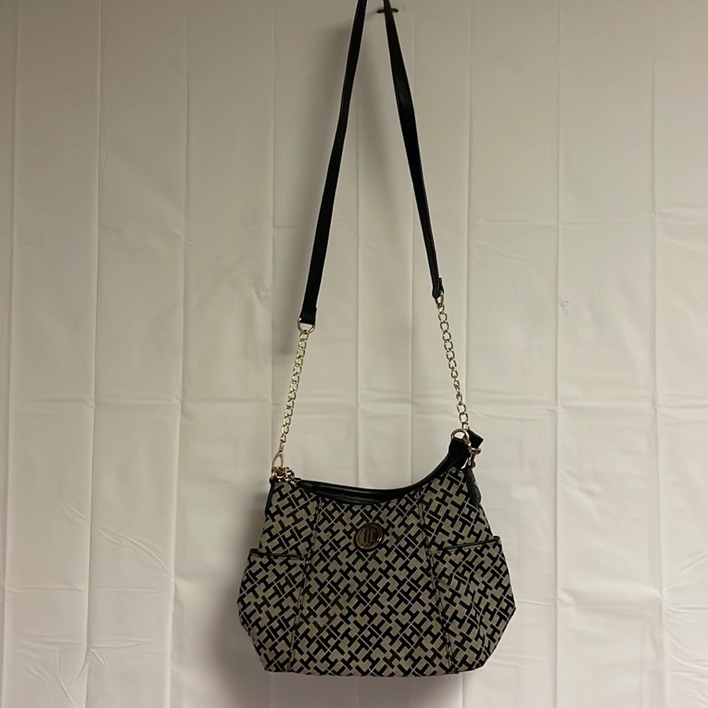 Tommy Hilfiger purse classic print